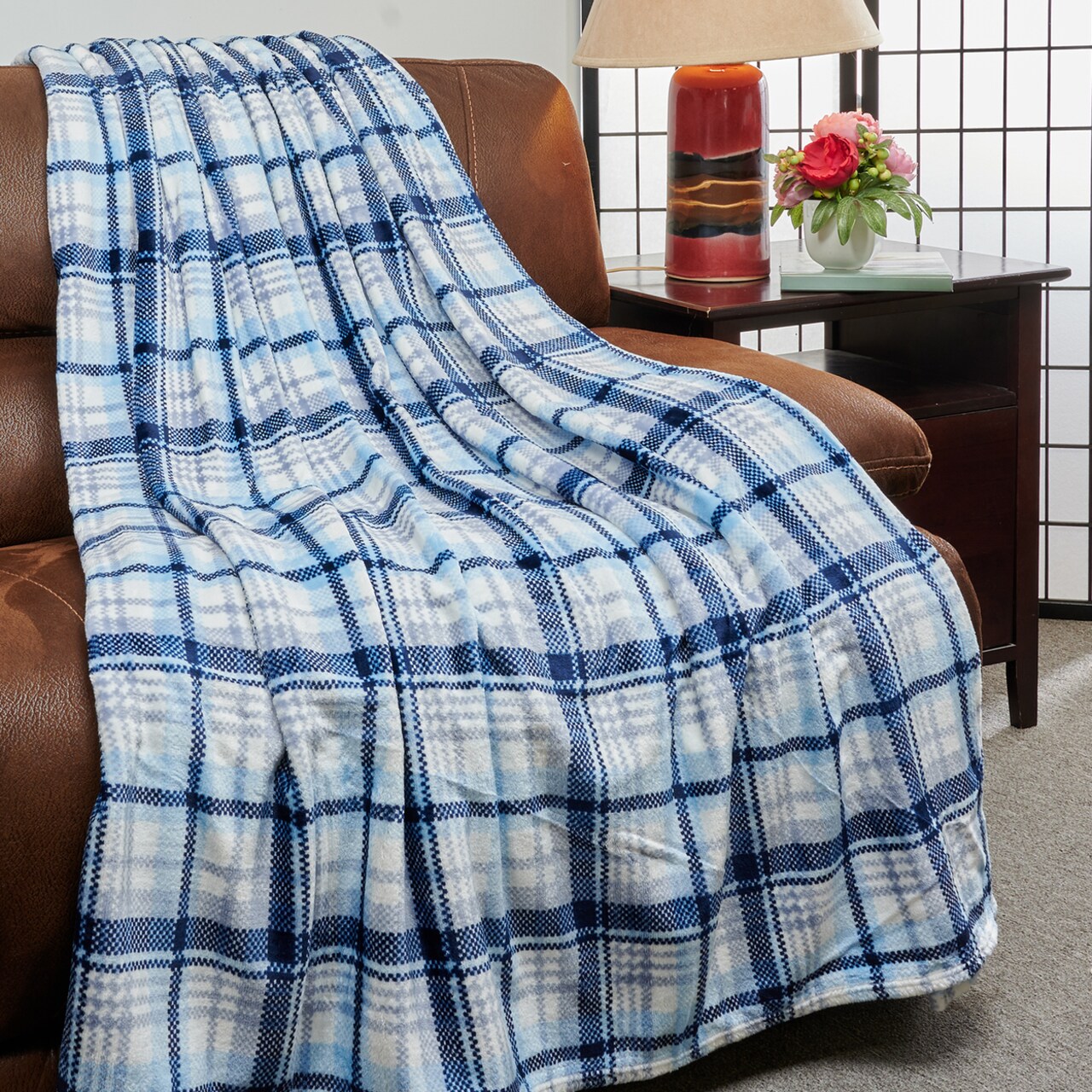 Kathy Ireland Flannel Fleece Plush Blanket Soft Warm Travel Size 100% Polyester